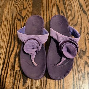 FitFlop Purple Floral-Rose Thong Sandals 9
